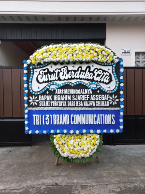 Papan Bunga Duka di Teling Atas
